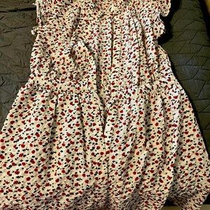 Chelsea & Violet Size Medium Cream w/ floral print